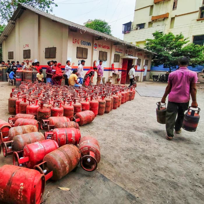 Gas supply and execution