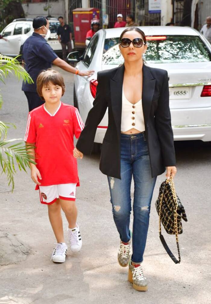 Gauri was clicked in the city with her youngest son AbRam Khan