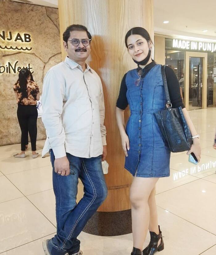 Giti Looks Gorgeous in Little Denim Dress