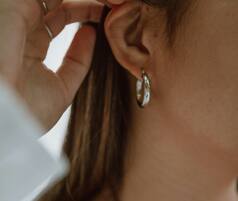 Gold Falls By Rs 150, Silver By Rs 750