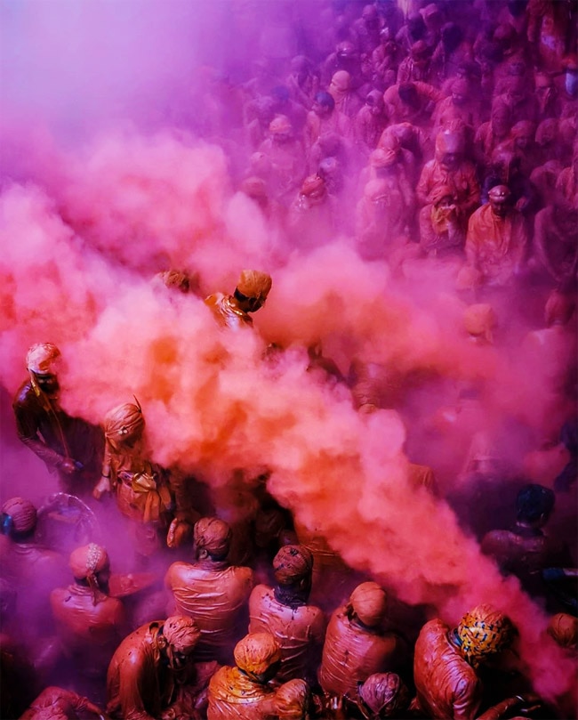Happy Holi 2020: Take an Eye-Pleasing Sneak Peak Into Magneficiant  Celebrations of The Festival of Colours in Vrindavan, Mathura, Nandgaon,  And Barsana