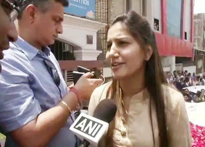 Have Not Joined BJP, Participated in Manoj Tiwari’s Rally as he is Good Friend, Clarifies Sapna Choudhary