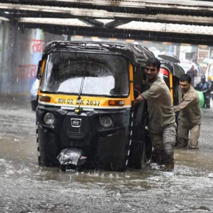 Heavy rain lashes Mumbai, normal life disrupted