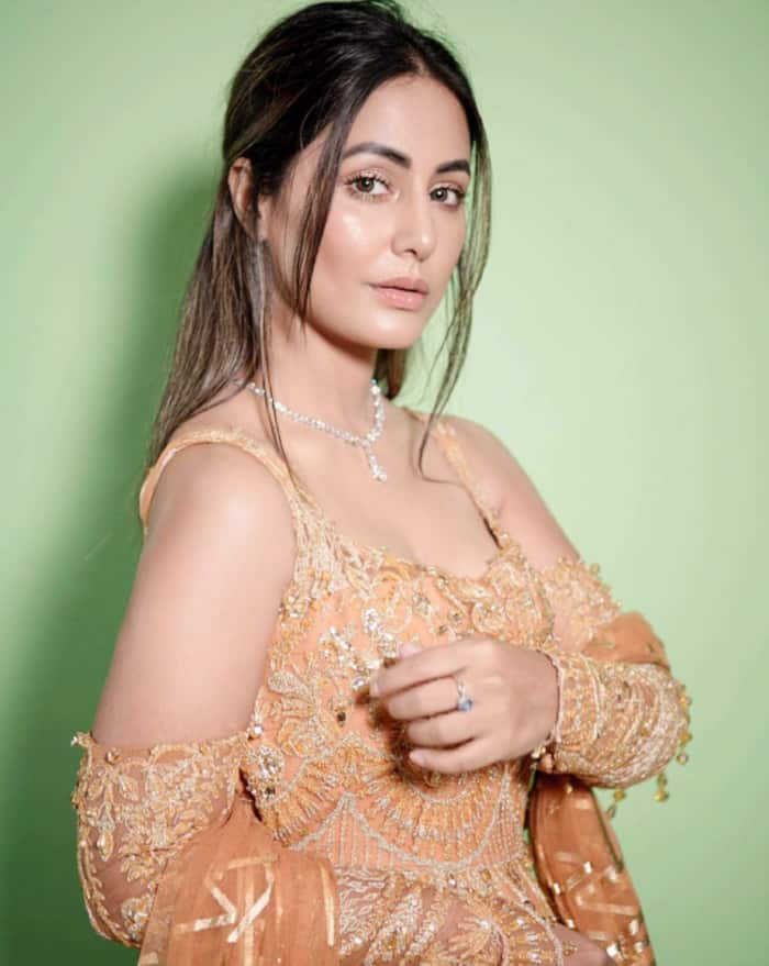 hina-khan-has-repeatedly-set-fashion-statements-with-her-style