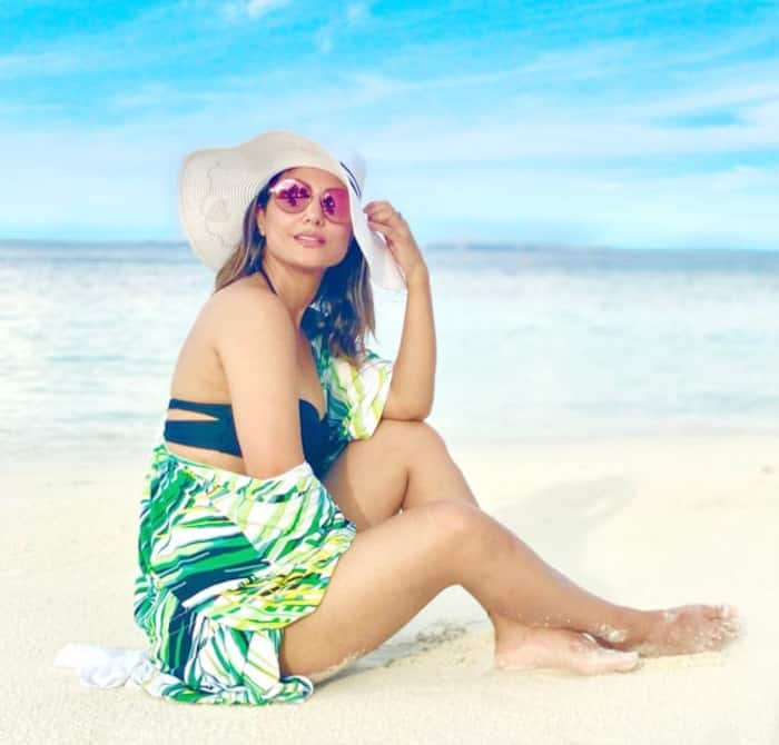 Hina Khan Latest HD hot & sexy Bikini Photos