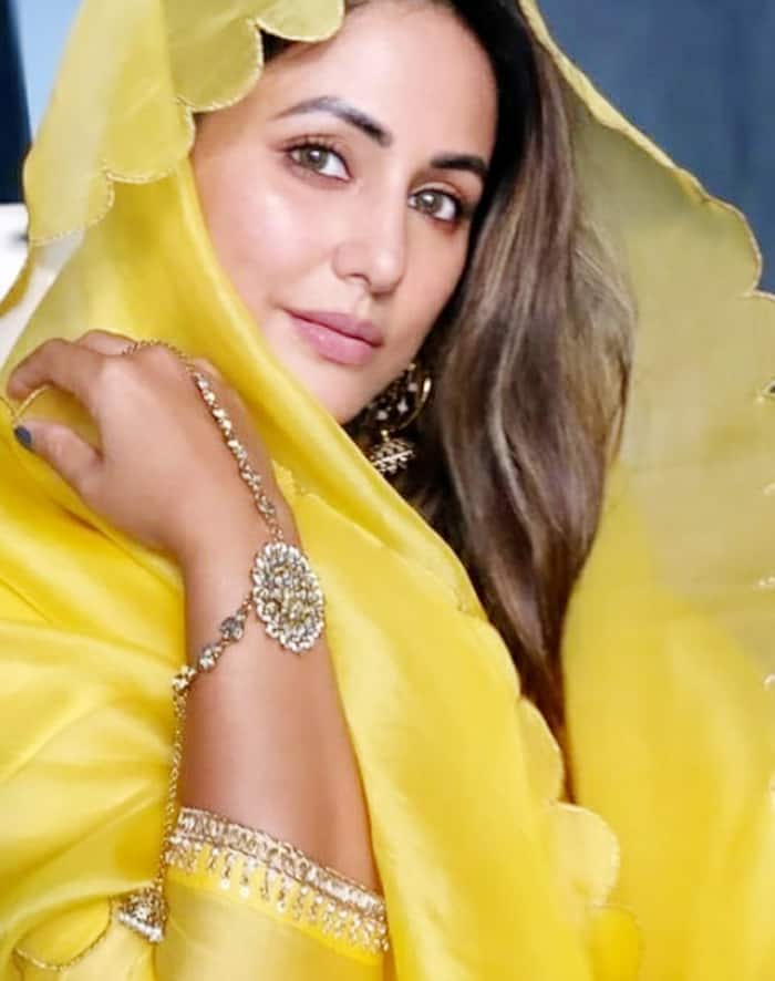 Hina Khan looks absolutely in a cheery yellow suit