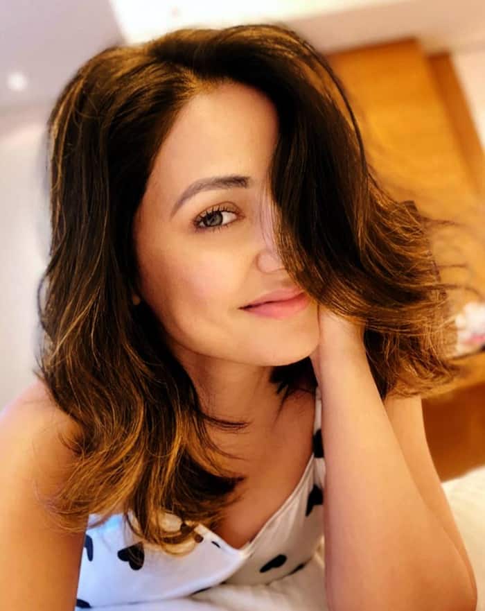 Hina Khan Looks Breathtaking