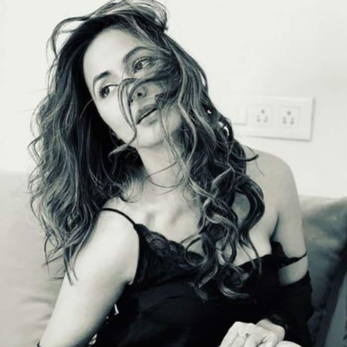 Hina Khan looks hot and sexy