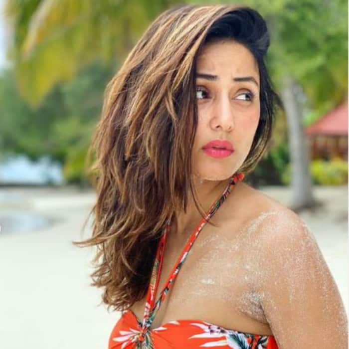 Hina Khan Looks Hot And Sexy