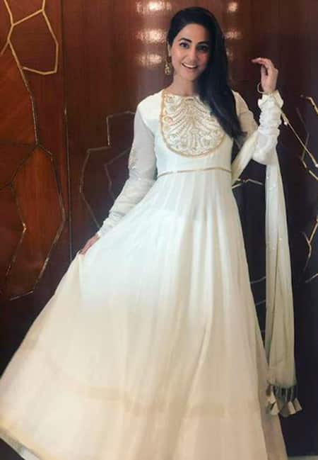 In Pics Hina Khan Looks Mesmerising As She Pose For A Selfie During Ganesh Chathurti Celebrations