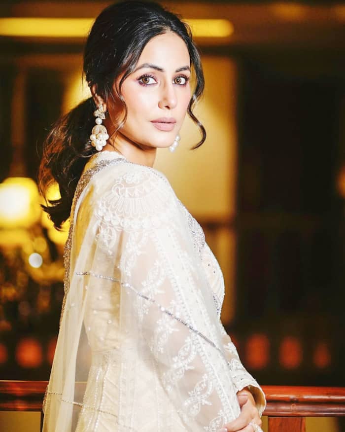 Hina Khan Pearly Elegance is Just Beauty!