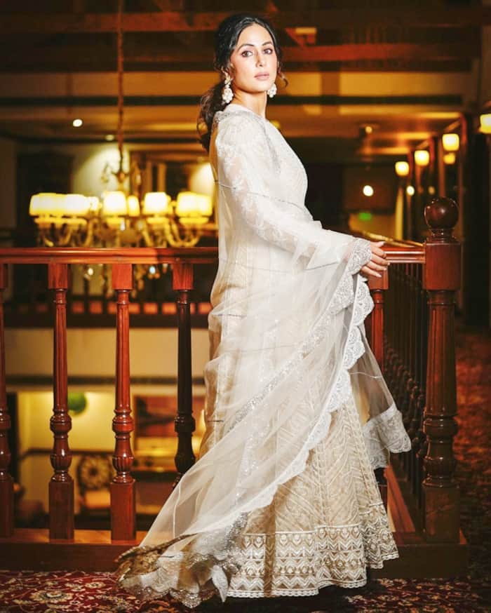 Hina Khan Raises Glamour Quotient