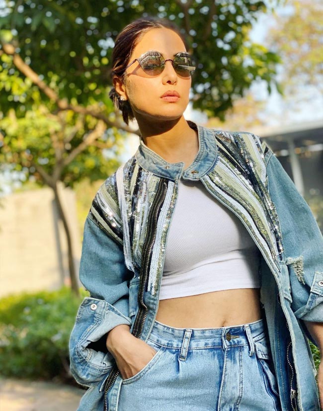 hina khan denim dress 5 Times Hina Khan Has Proven Denim Looks Can Never Go Out Of Fashion