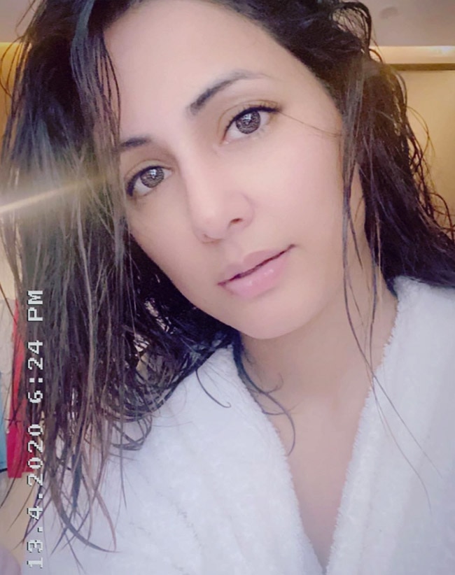 Hina Khan’s Seductive Look Goes Viral