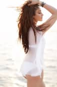 Ileana D'cruz Looks Sizzling Hot While She Strut Out of Shade to Get a Tan, See Pictures