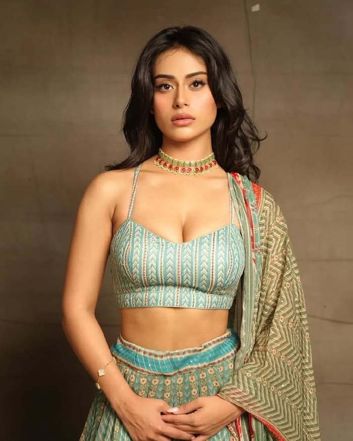 In her childhood  Nysa Devgan was a nerd  wearing glasses all the time