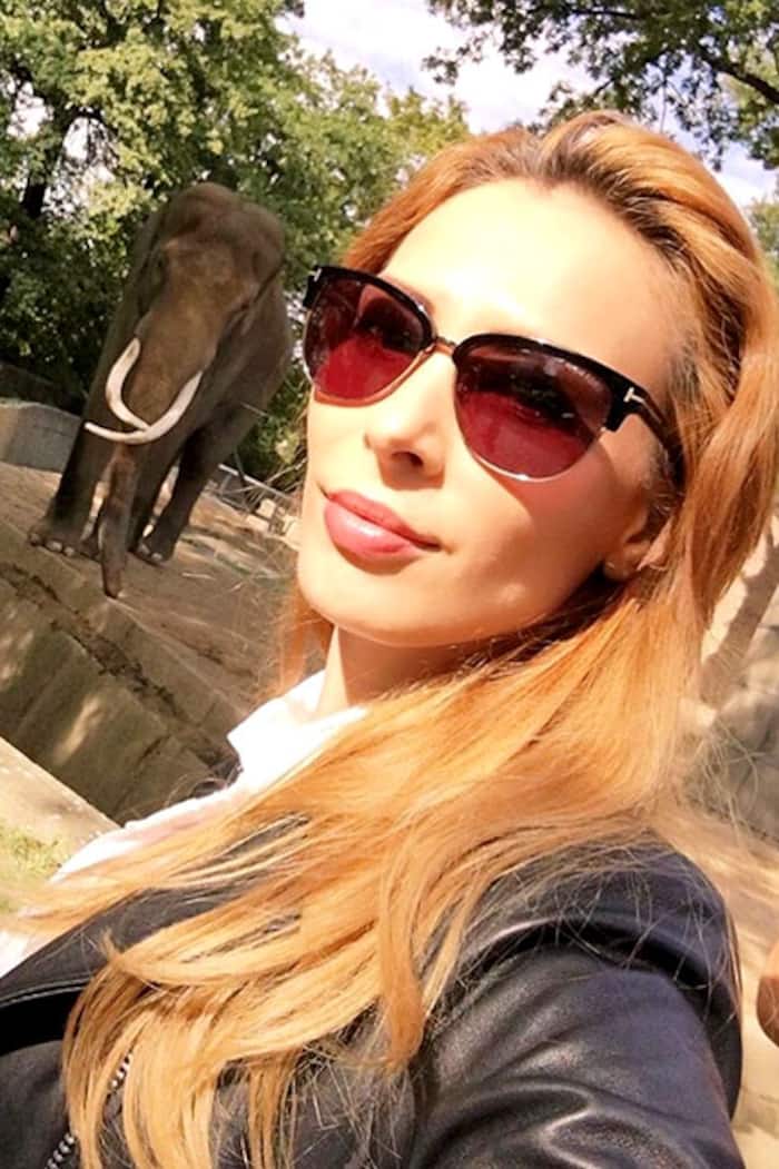 Iulia Vantur clicks a selfie