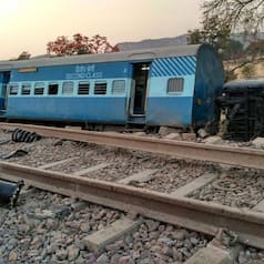 PICS: Jabalpur-Nizamuddin Mahakaushal Express derails at Mahoba in Uttar Prdaesh; 22 injured!