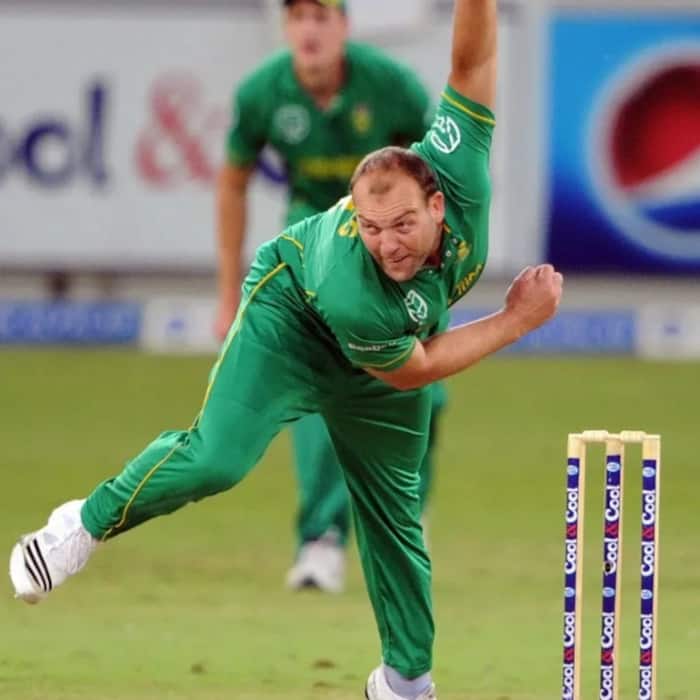 Jacques Kallis – 20 Wickets in 15 Innings