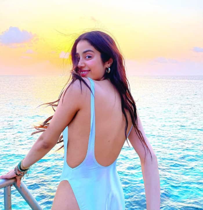 Janhvi Kapoor Looks Her Sexiest Best