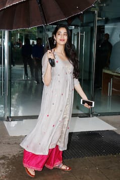 Janhvi Kapoor Just Taught us The Best Way to Flaunt Festive Style in Monsoon