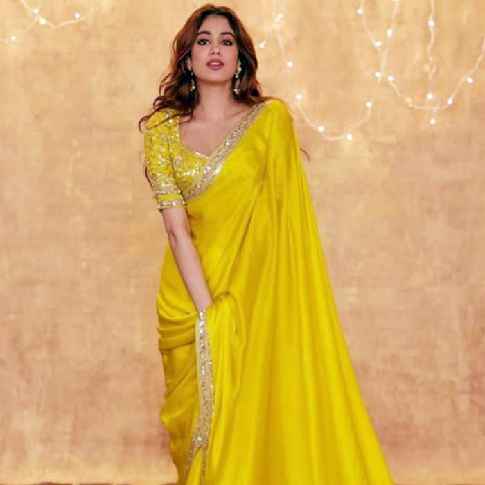 Janvhi Kapoor looks sizzling in a Manish Malhotra saree on Diwali
