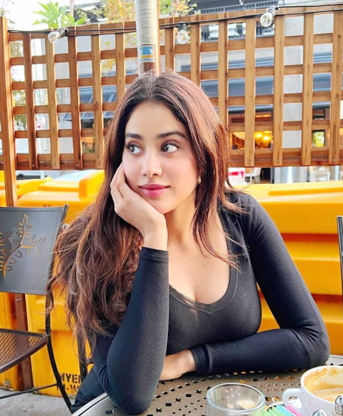 Jhanvi Kapoor Treats Fans With Her Los Angeles Vacation Pictures