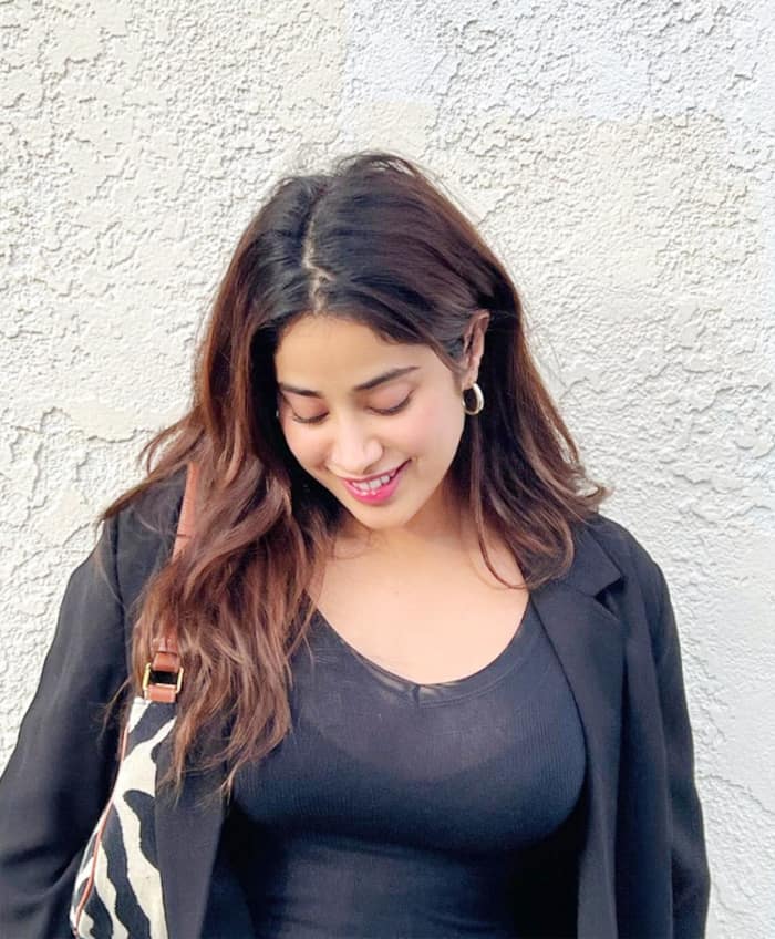 Jhanvi Kapoor s Goofy Picture Is Adorable