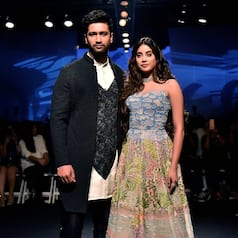 In PHOTOS: Janhvi Kapoor-Vicky Kaushal's Jaw-Dropping Looks at Lakme Fashion Week