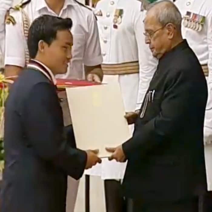 Jitu Rai receives Khel Ratna award by Pranab Mukherjee