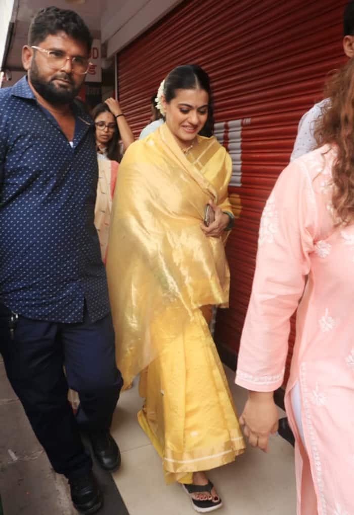 Kajol Devgn Arrives For Darshan At Lalbaugcha Raja