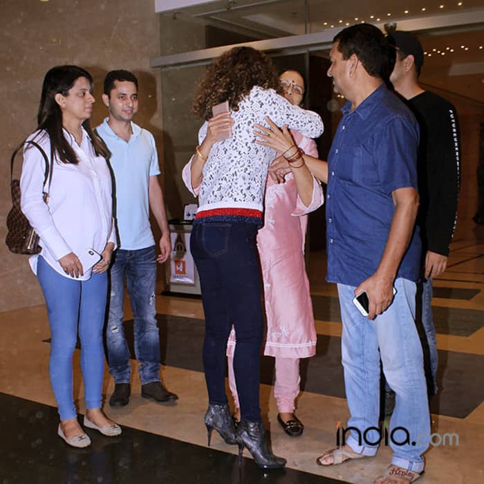 Kangana Ranaut hugging her mother Asha Ranaut
