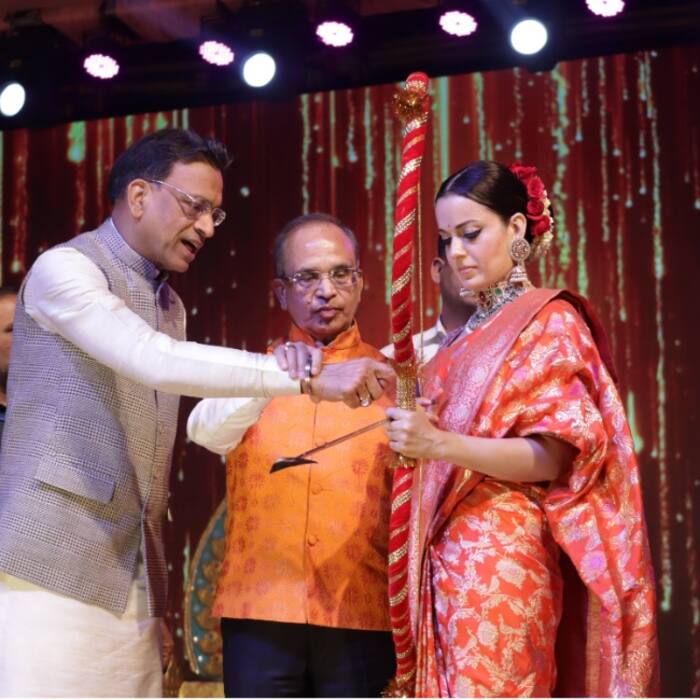 Kangana Ranaut tries her hand on bow and arrow