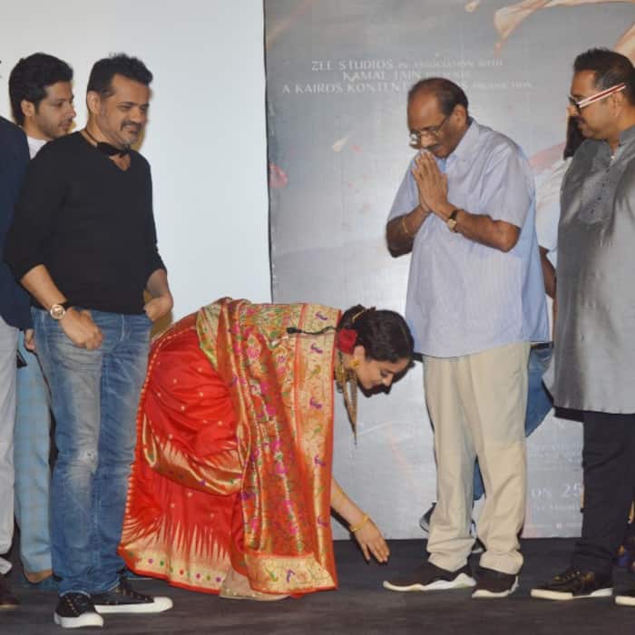 Kangana takes blessings from the writer of Manikarnika KV Vijayendra Prasad