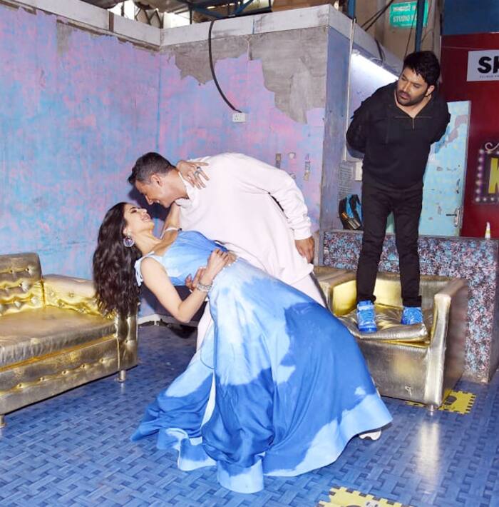 Kapil Sharma photobombs Katrina Akshay s Romantic Photo