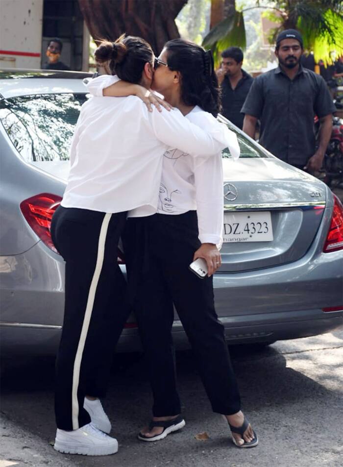 Kareena and Kajol accidently twinned black and white