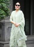 Kareena Kapoor Looks Gorgeous as Ever, as She Heads Out And About in Ethnic Wear| PHOTOS