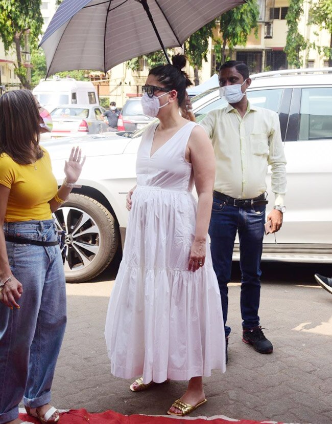 Kareena Kapoor Khan looks pretty in a white comfortable dress