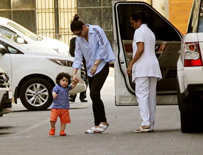 Kareena Kapoor Khan making Taimur walk