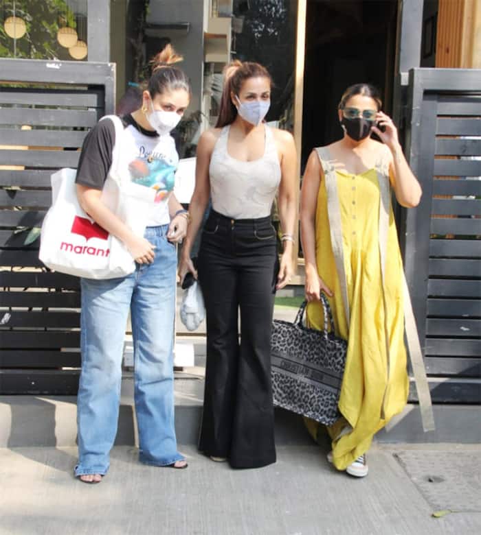 Kareena Kapoor Khan, Malaika Arora And Amrita Arora Flaunt Their Comfy Sides
