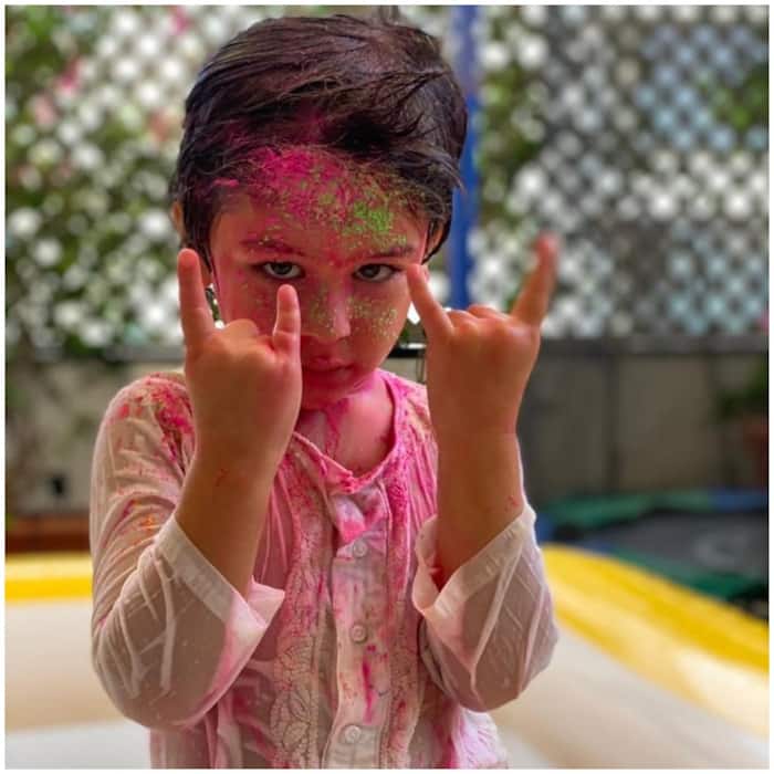 Kareena Kapoor Khan sjhares a picture of Taimur Ali Khan celebrating Holi