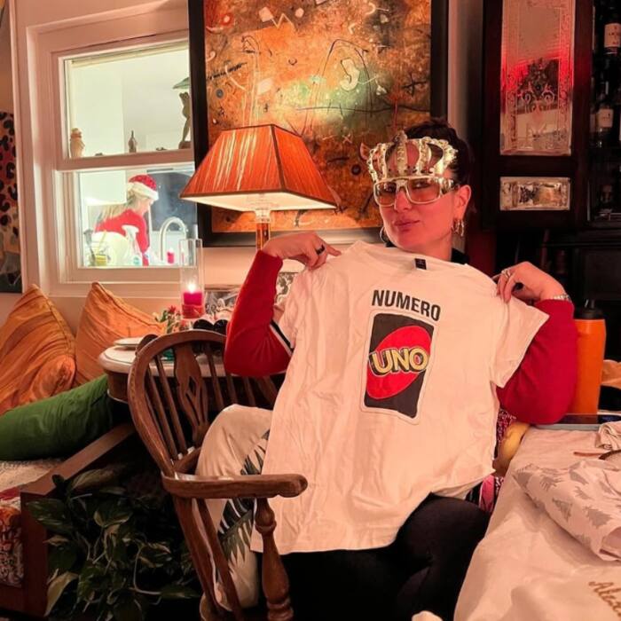 Kareena Kapoor s UNO T Shirt