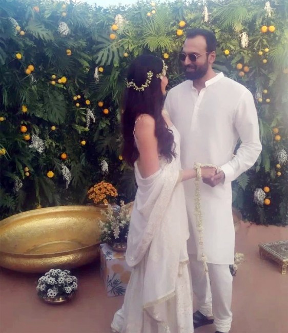 Karishma Tanna-Varun Bangera Haldi Ceremony Begins in Style, Bride And  Groom Wear White - See Inside Pics