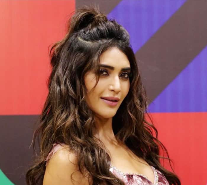 Karishma Tannas Sexy Look Can Fill Your Day With Sparkles