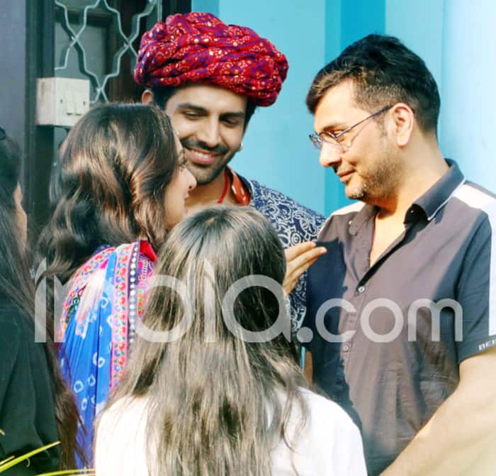 Kartik Aaryan-Kiara Advani Twin in Gujarat Traditional Outfits