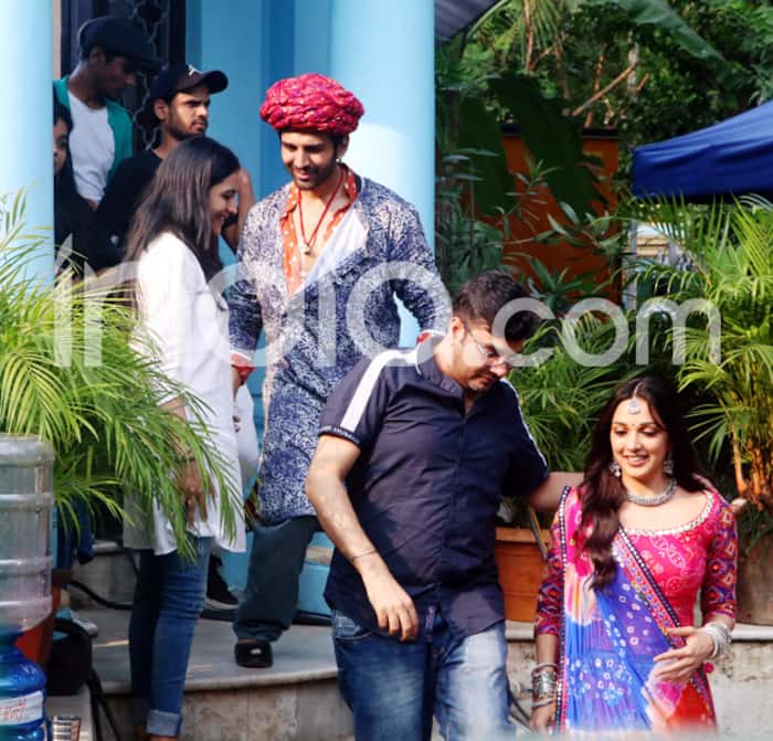 Kartik Aaryan-Kiara Advani’s Pictures From The Sets of Bhool Bhulaiyaa 2 Go Viral