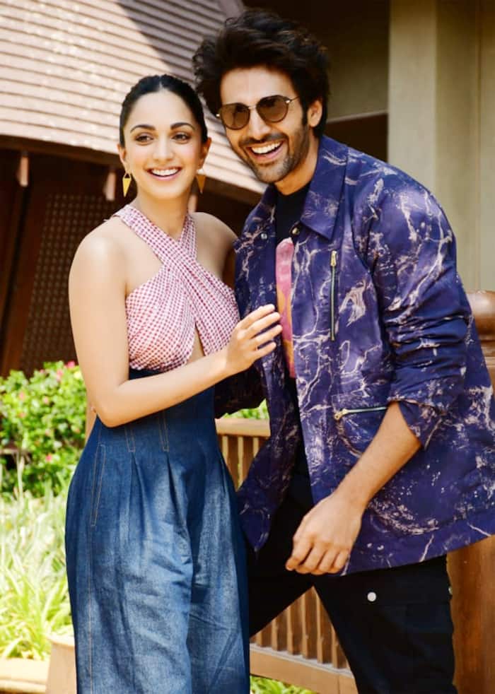 Kiara Advani is Eye Candy in Sexy Pink Criss-Cross Top And High-Waisted Denim Pants