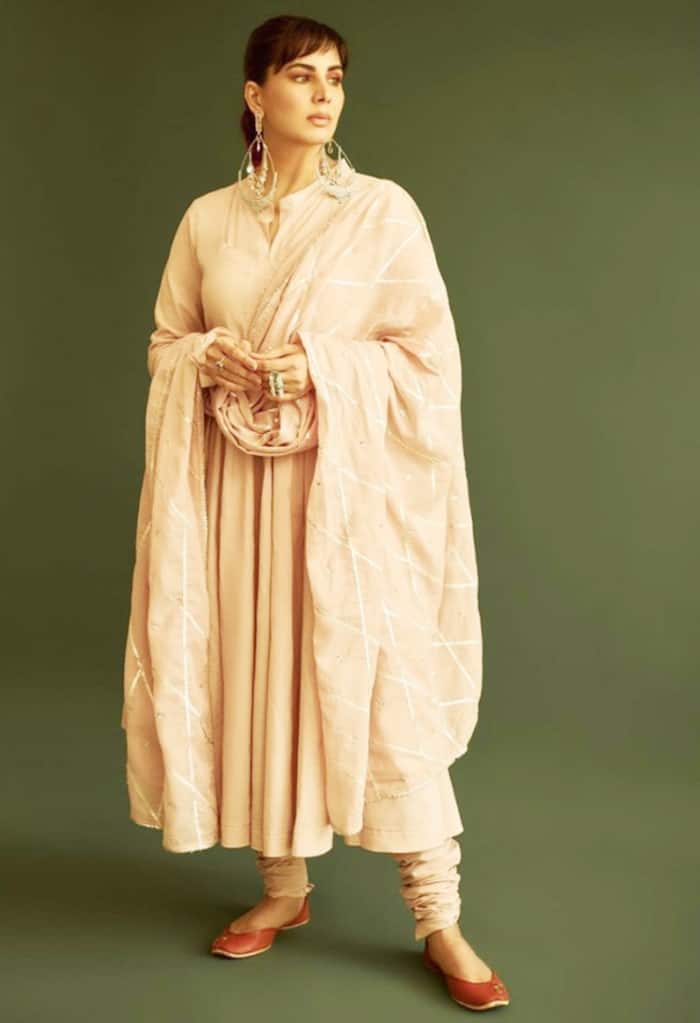 Kirti Kulhari Looks Magnificent