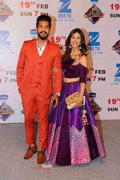 Zee Rishtey awards:  Red carpet witnessed saga of lovely couples during star studded evening!