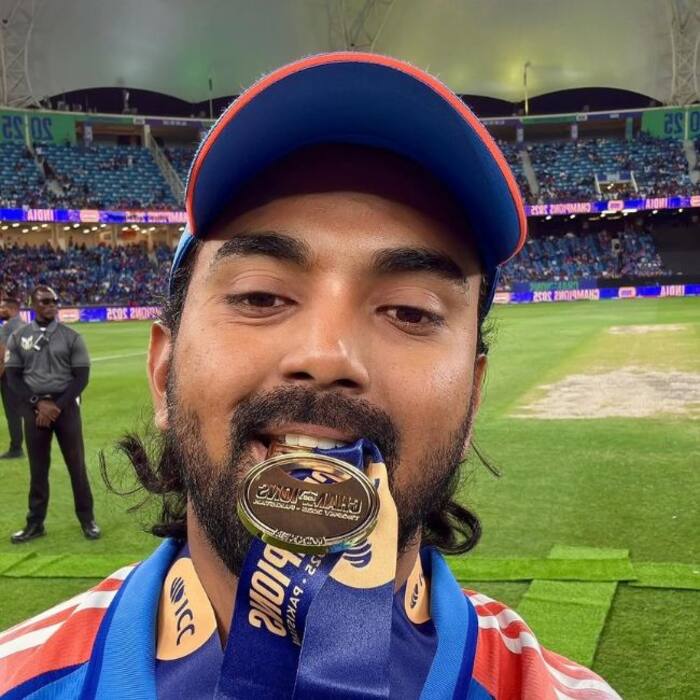 KL Rahul gave a rather  rude  reply to Sanjana Ganesan